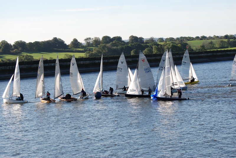 Osprey Final Fling 2023 Bunching at the Leward Mark resized